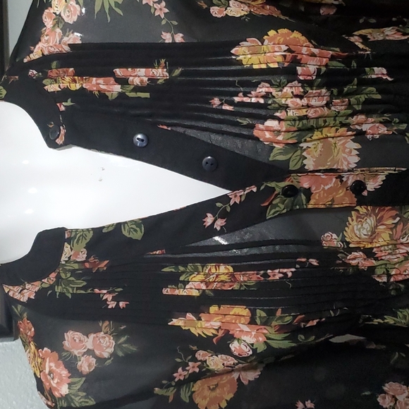 AMERICAN RAG CIE Black Floral Pintuck Split Neck Roll Tab Sleeve Blouse-EUC-Sz M - Picture 3 of 17